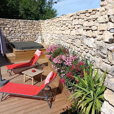 Chez Daniele Chambre Avec Jacuzzi Et Terrasse Privee Murs  Dış mekan fotoğraf