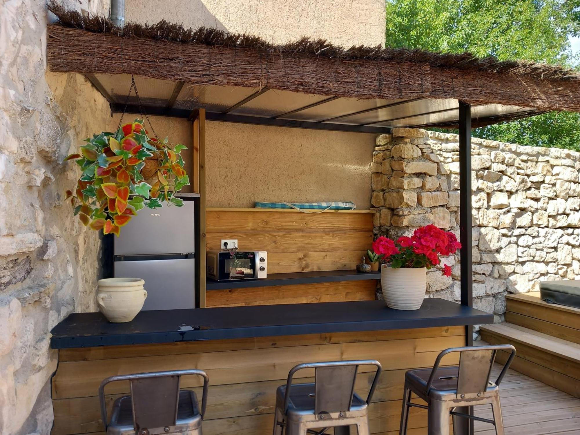 Chez Daniele Chambre Avec Jacuzzi Et Terrasse Privee Murs  Dış mekan fotoğraf