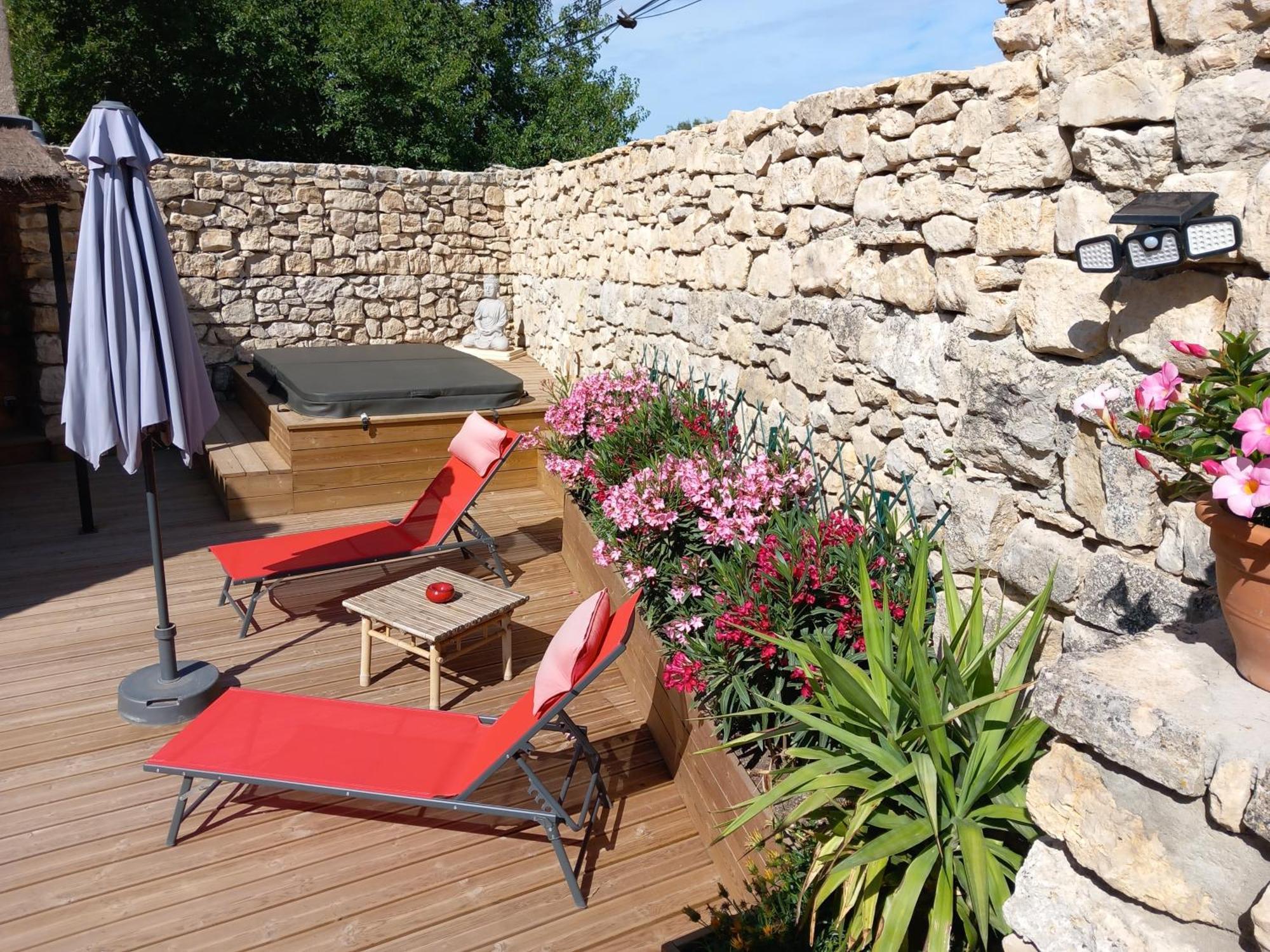 Chez Daniele Chambre Avec Jacuzzi Et Terrasse Privee Murs  Dış mekan fotoğraf