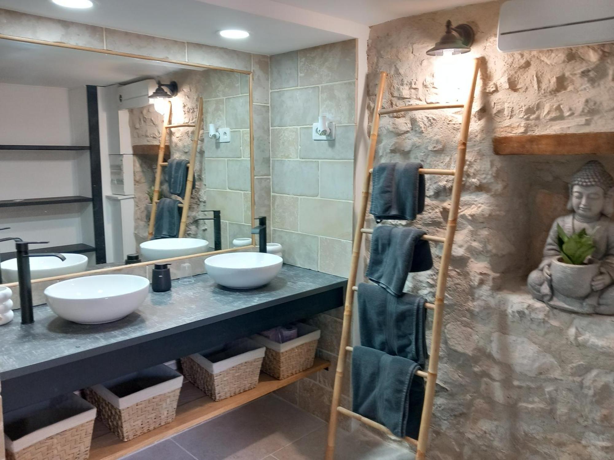 Chez Daniele Chambre Avec Jacuzzi Et Terrasse Privee Murs  Dış mekan fotoğraf