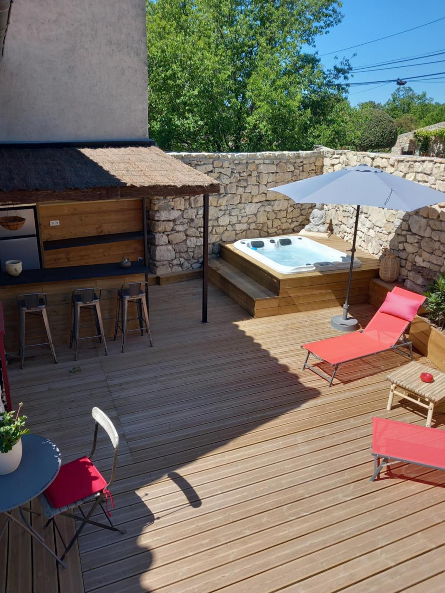 Chez Daniele Chambre Avec Jacuzzi Et Terrasse Privee Murs  Dış mekan fotoğraf