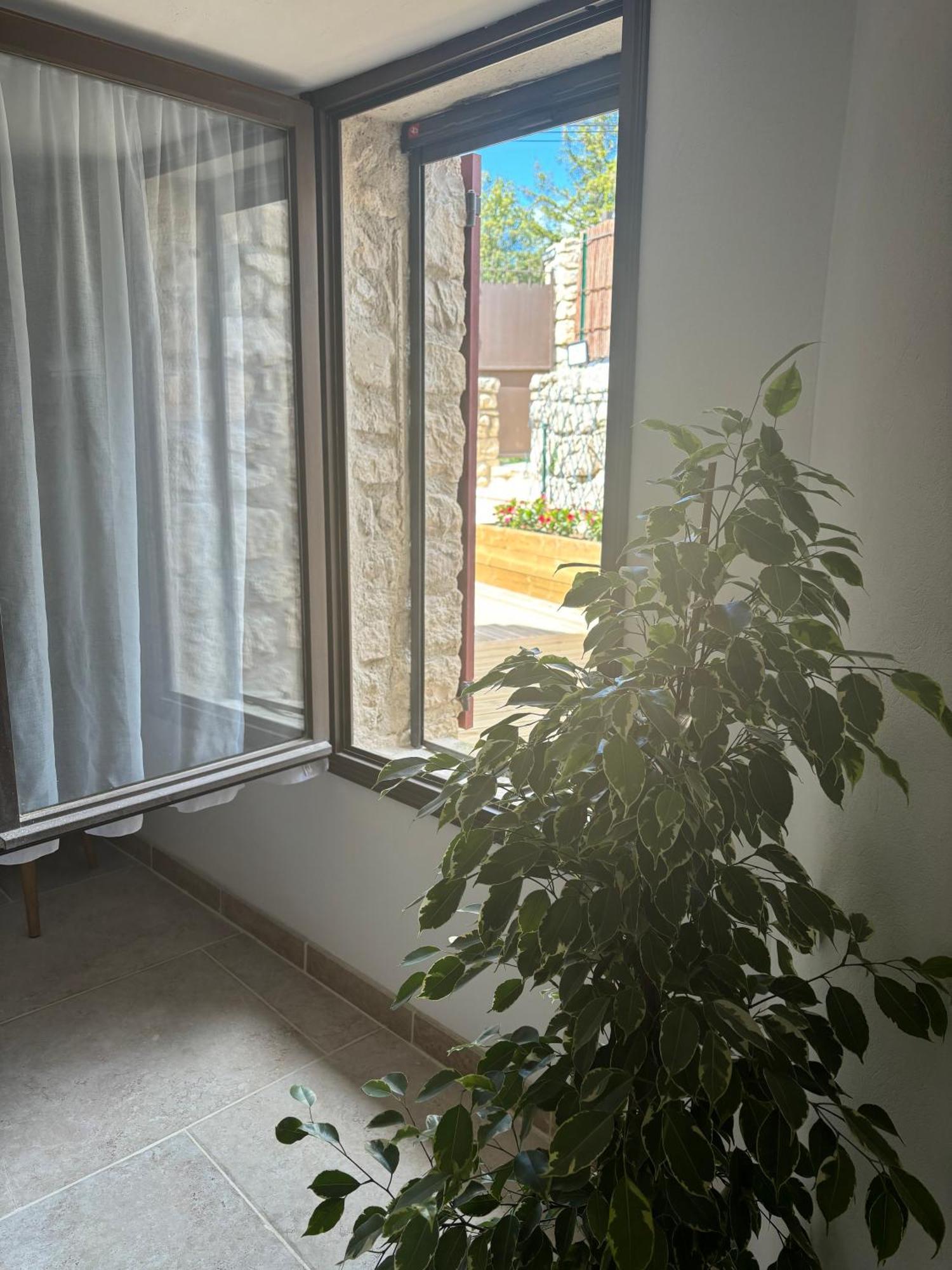 Chez Daniele Chambre Avec Jacuzzi Et Terrasse Privee Murs  Dış mekan fotoğraf