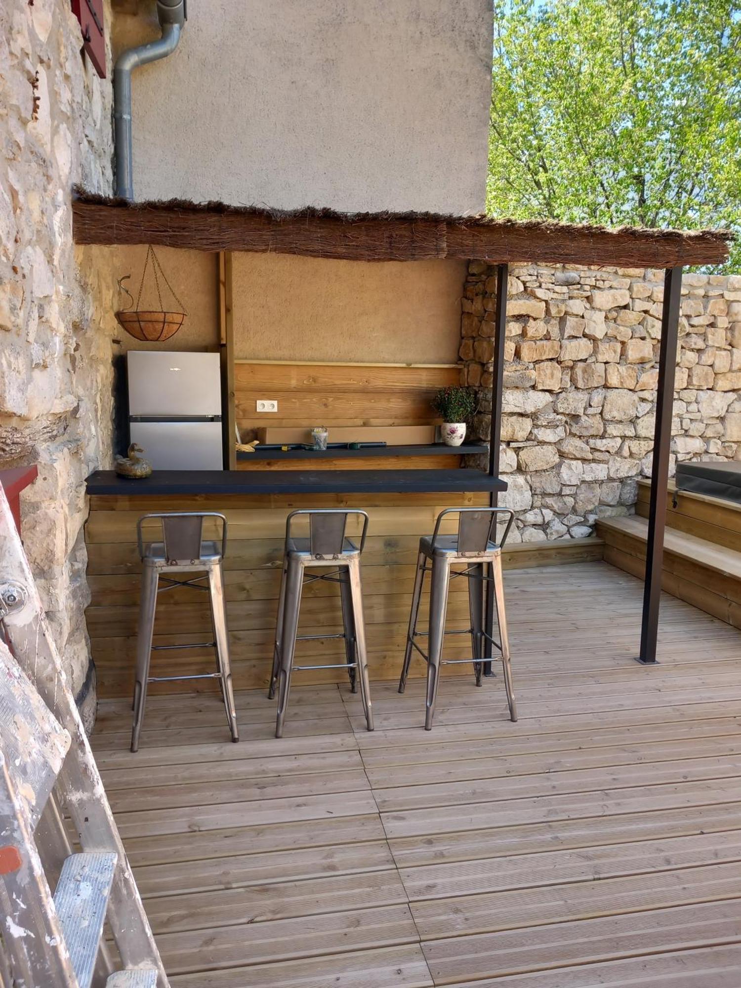 Chez Daniele Chambre Avec Jacuzzi Et Terrasse Privee Murs  Dış mekan fotoğraf
